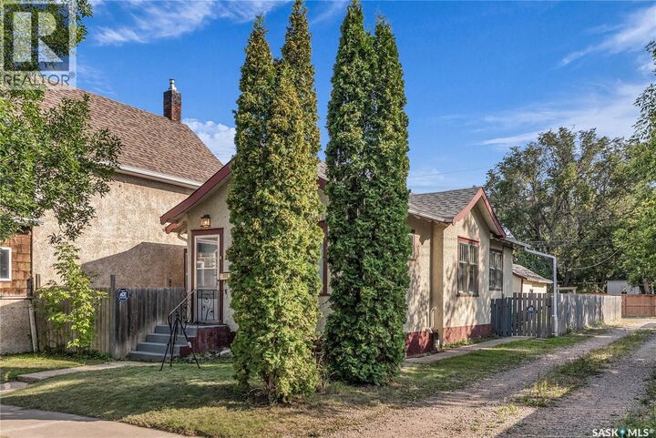 Property Photo: 511 29th Street W SK S7L 0M6