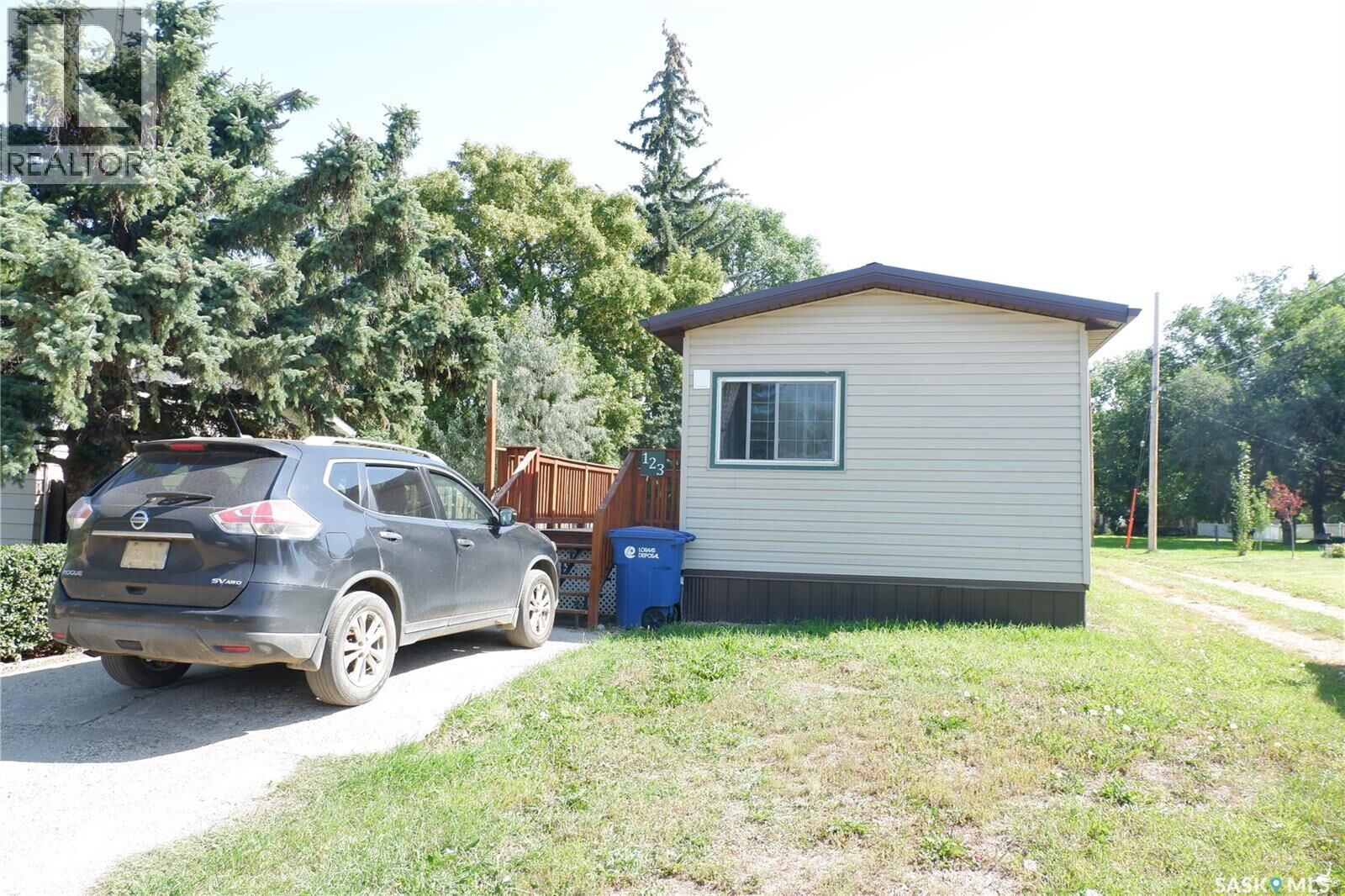 Property Photo: 123 3rd Street W SK S0H 2K0