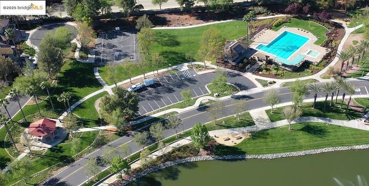 Property Photo: 2072 Bridgeport Loop CA 94505