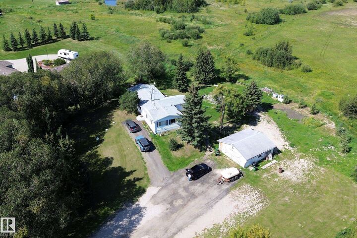 3054 28 Avenue SW  Edmonton AB T6X 1A5 photo