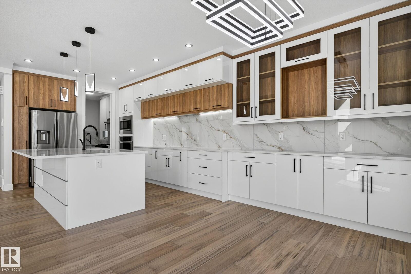 Property Photo: 17116 2 Street NW AB T5Y 4G5