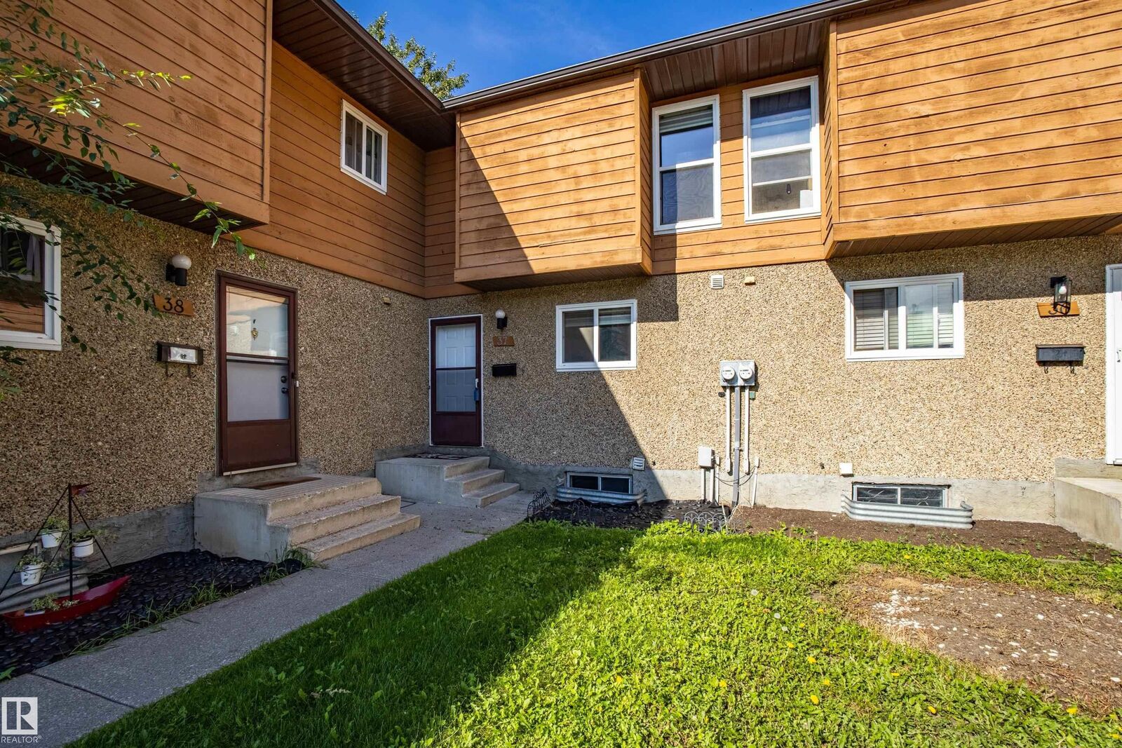 Photo de la propriété: #37 3812 20 Avenue NW AB T6L 4B2