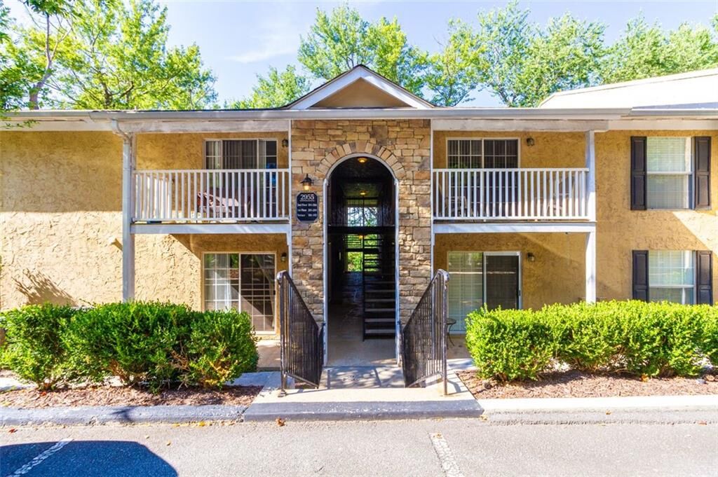 Property Photo: 2955 Seven Pines Lane 101 GA 30339