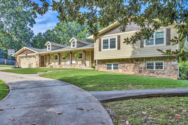 2024 Clematis Drive  Hixson TN 37343 photo