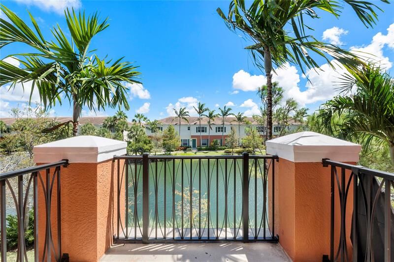 Property Photo: 168 SW 6th Ct FL 33060