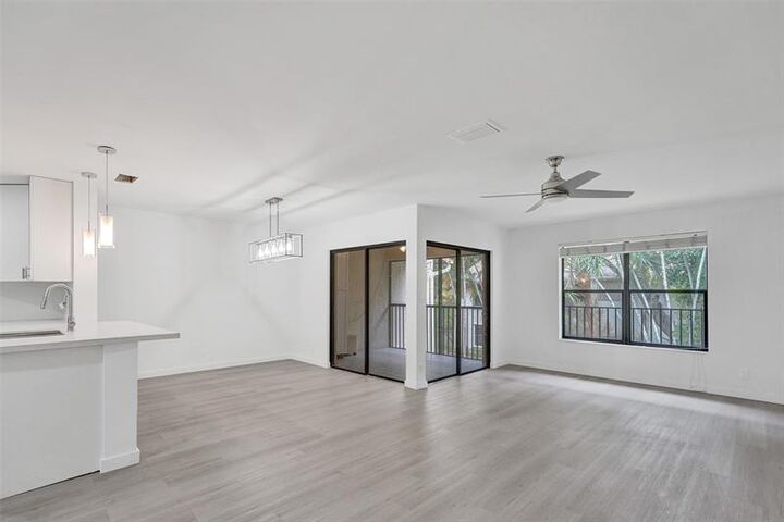 Property Photo: 4407 NW 20th St 450 FL 33066