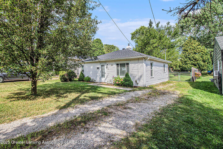 Property Photo: 2216 Coolridge Road MI 48842