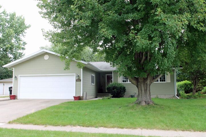 1104 Warwick  Cedar Falls IA 50613 photo