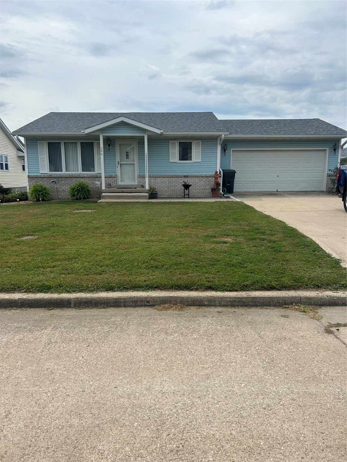 Property Photo: 206 Beverly Circle IA 50170