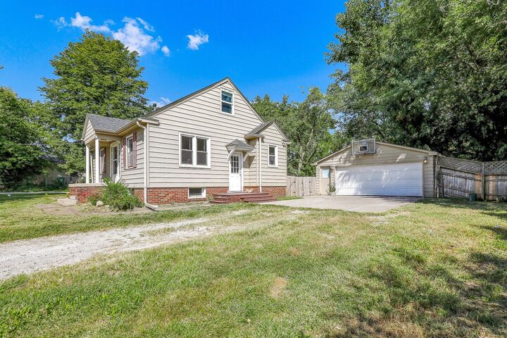 Property Photo:  1250 NE 52nd Avenue  IA 50313 