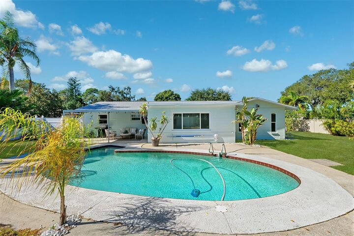 Property Photo:  13951 87th Avenue  FL 33776 