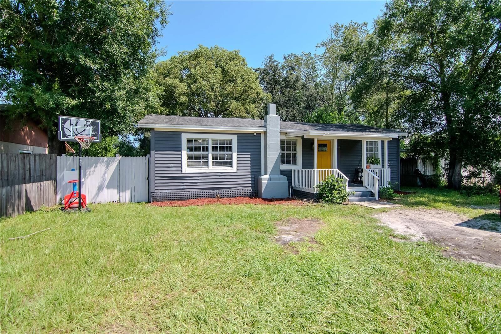 Property Photo:  5004 E Seneca Avenue  FL 33617 