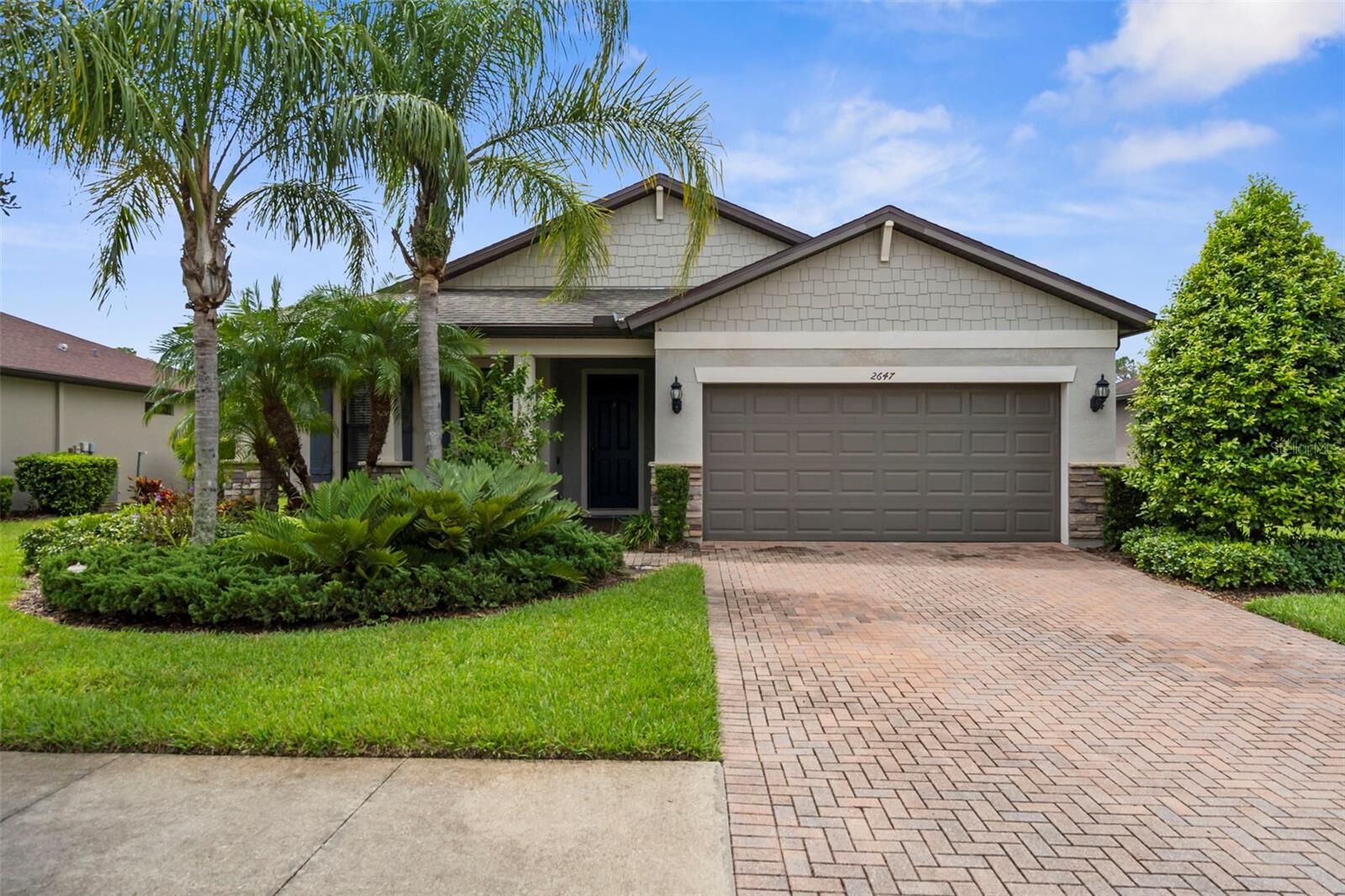 Property Photo: 2647 Running Oak Court FL 34289