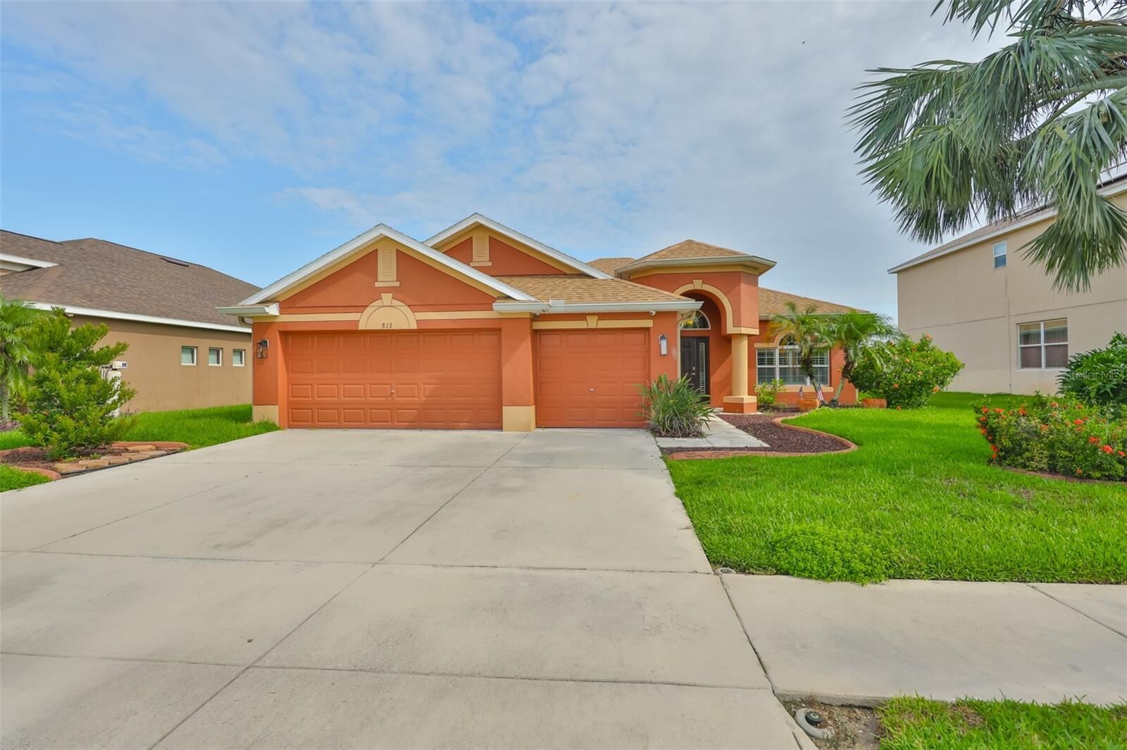 Property Photo:  813 Seminole Sky Drive  FL 33570 