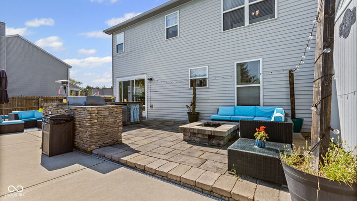 Property Photo: 1216 Thornmeadow Circle IN 46143
