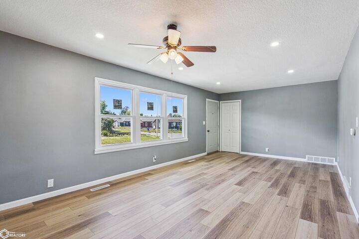 Property Photo:  209 N 5th Avenue  IA 50158 