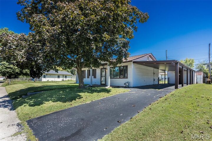 Property Photo: 3020 Willow Avenue IL 62040