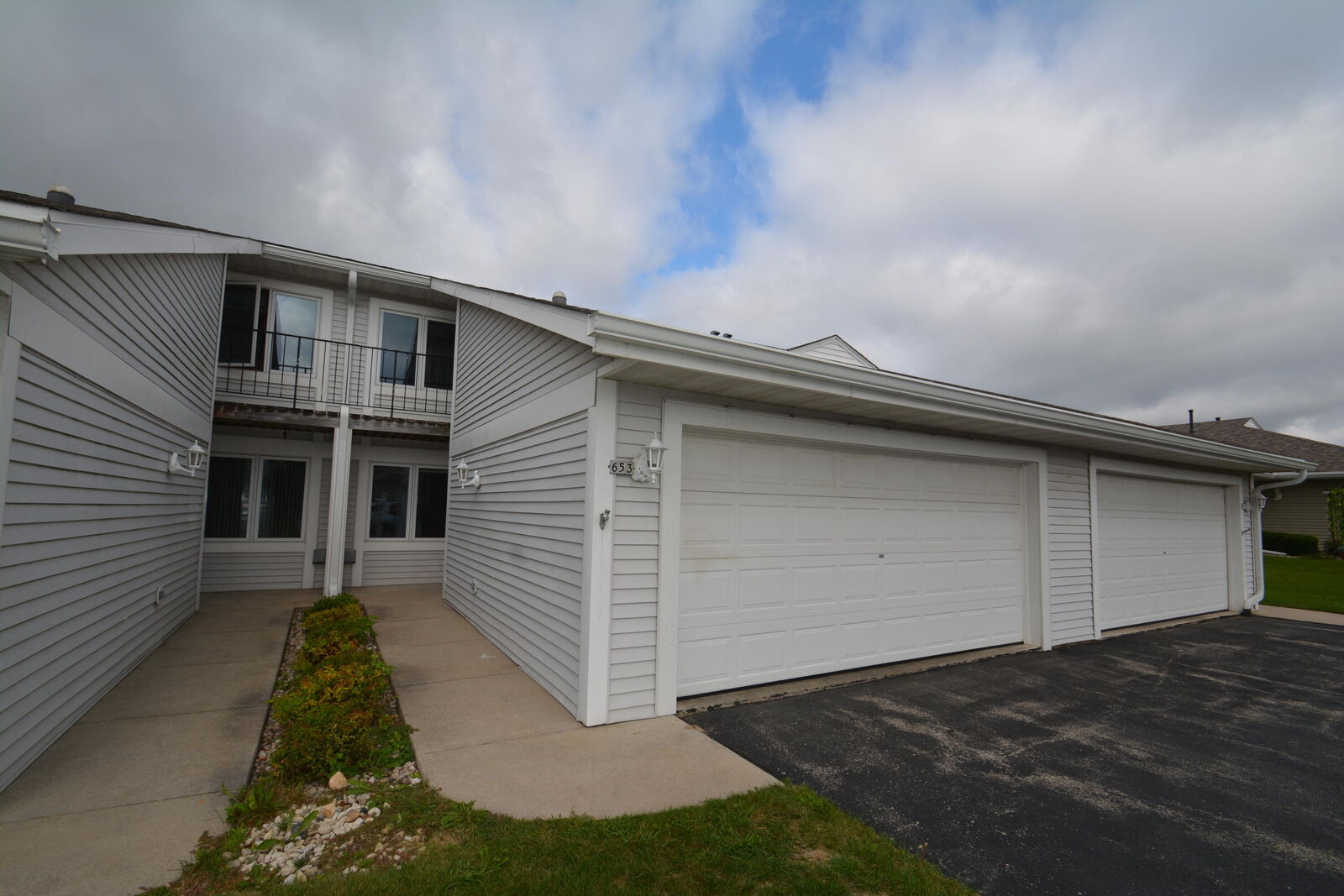 Property Photo: 653 Hartford Sq WI 53027