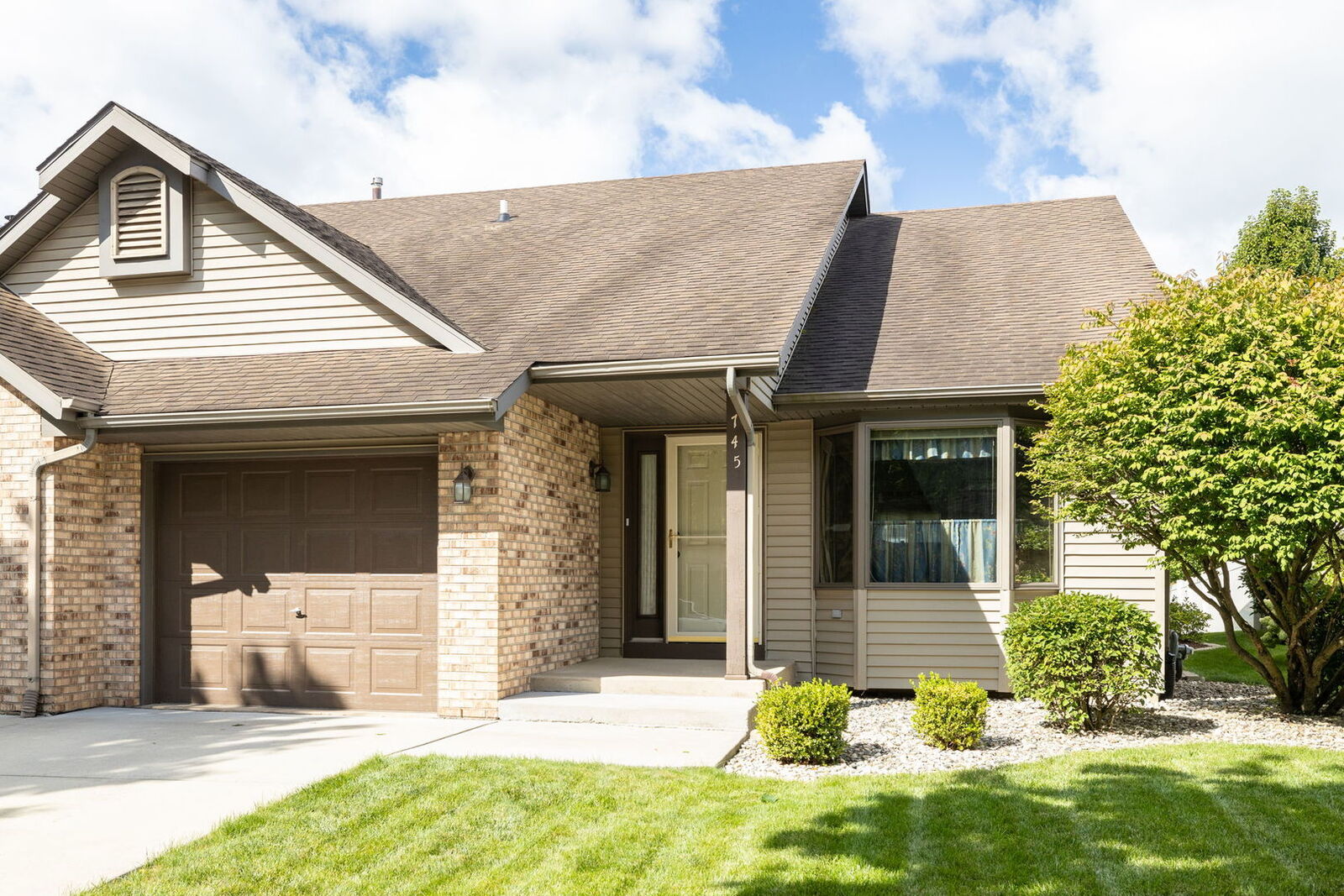 Property Photo:  745 Big Timber Drive  IL 60431 