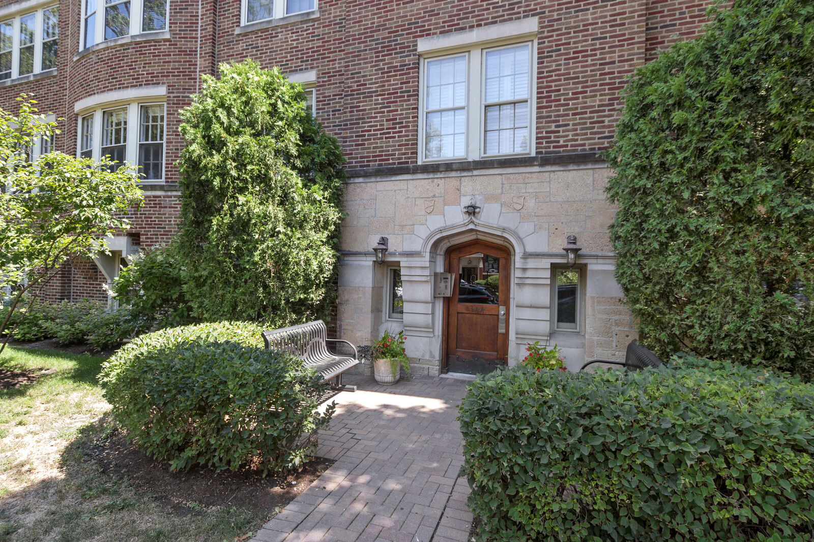 Property Photo:  344 S Maple Avenue 3B  IL 60302 