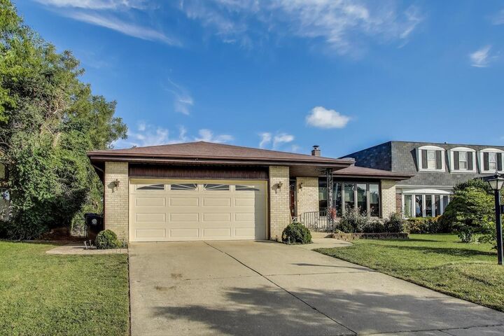 Property Photo: 10524 Camelot Street IL 60154