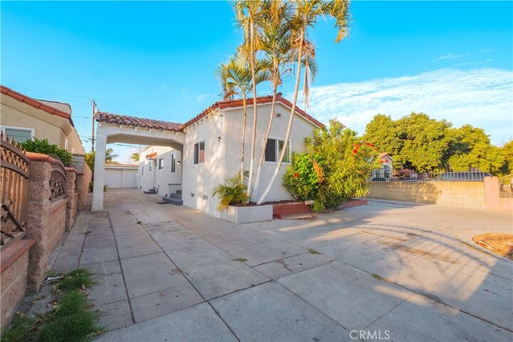 Property Photo:  