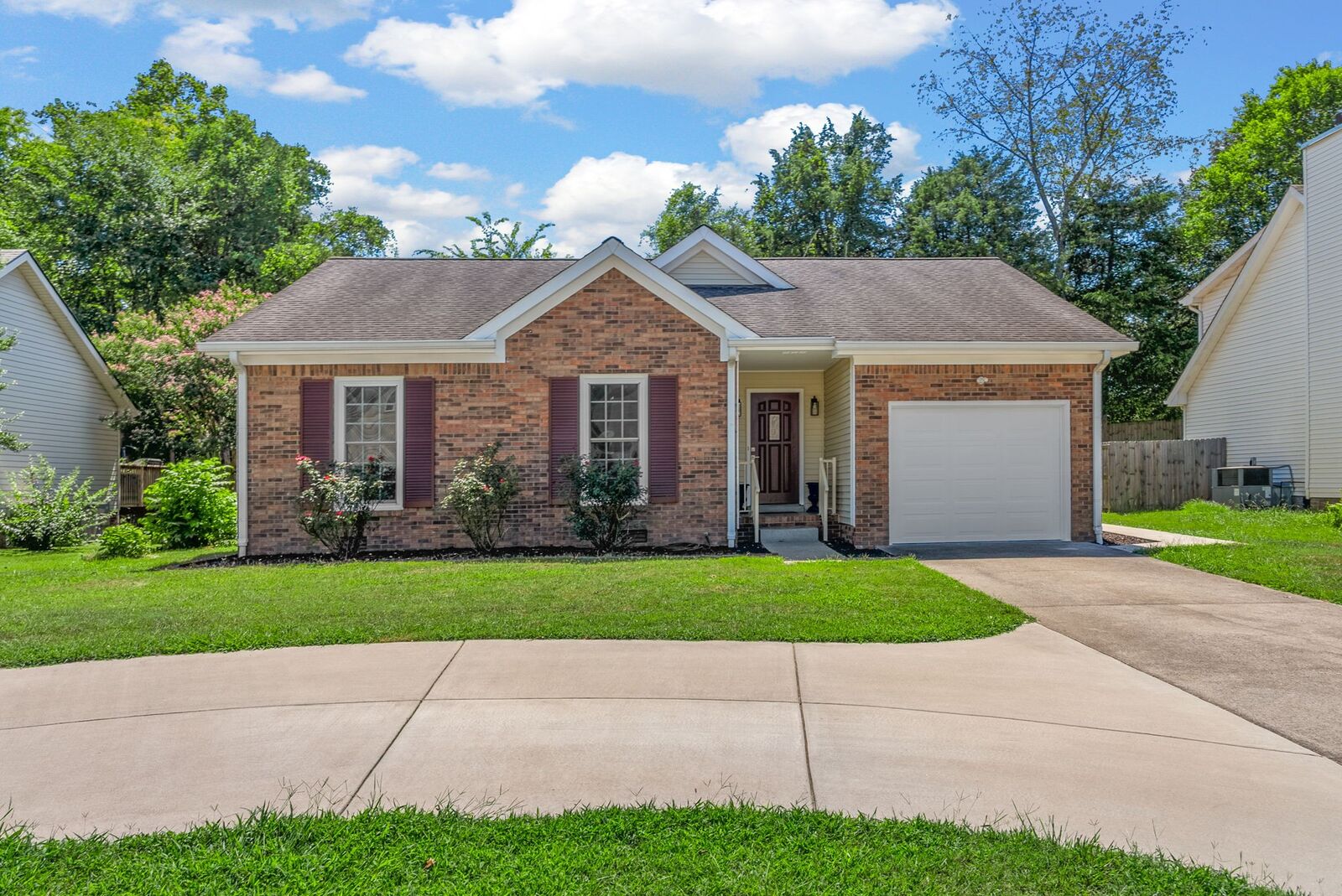 Property Photo: 2282 Ermine Dr TN 37043
