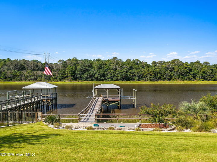 Property Photo: 604 E Yacht Drive NC 28465