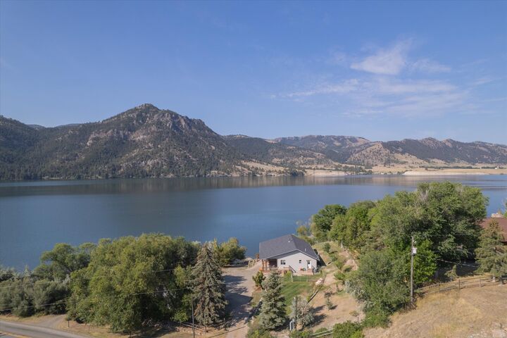 Property Photo:  1890 Beartooth Road  MT 59648 