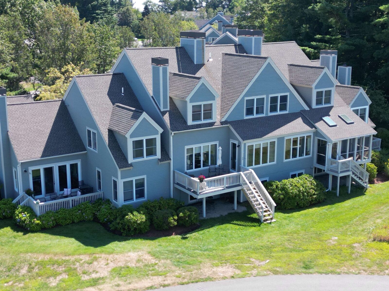 Property Photo: 97 Hawthorne Village Road NH 03062