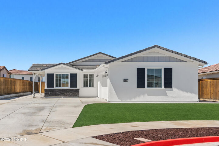 Property Photo: 5807 Foxglove Court CA 93455