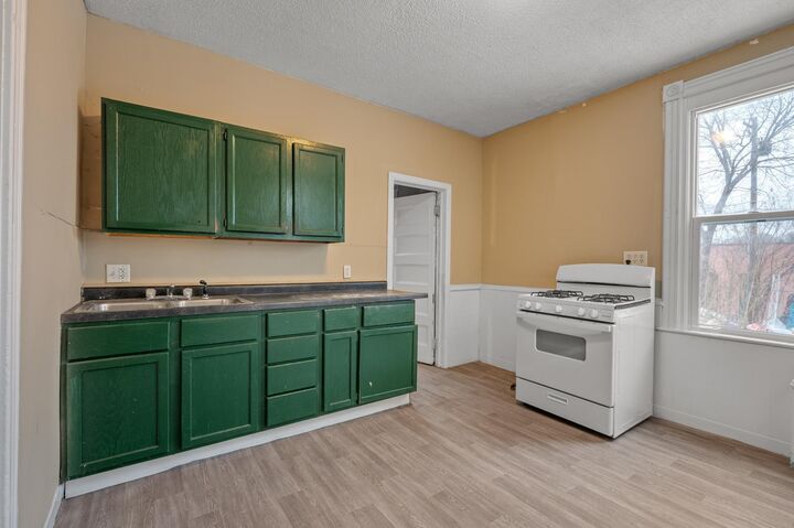 Property Photo: 940 Albemarle Street MN 55117