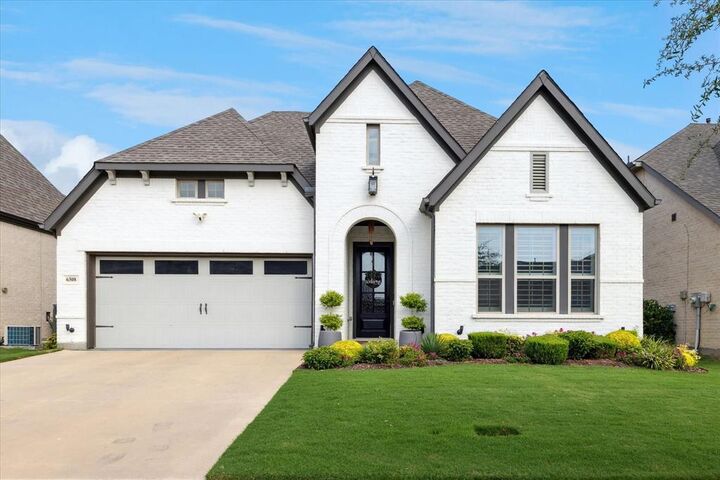 Property Photo: 6308 Tavolo Parkway TX 76123