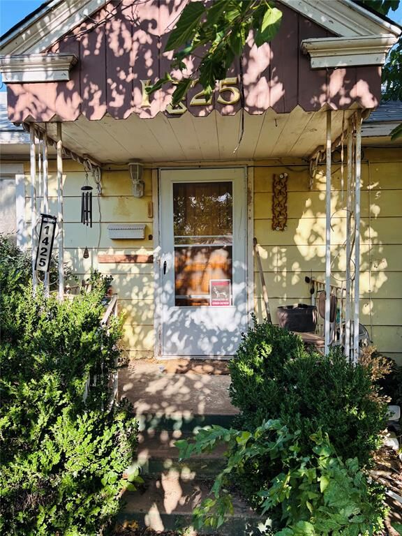 Property Photo: 1425 Clinton Street TX 79603