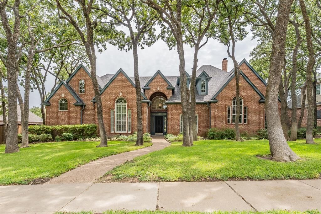 Property Photo: 707 Richmond Lane TX 76248