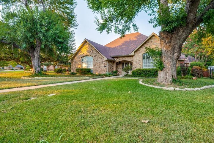 Property Photo:  614 Kensington Drive  TX 75137 