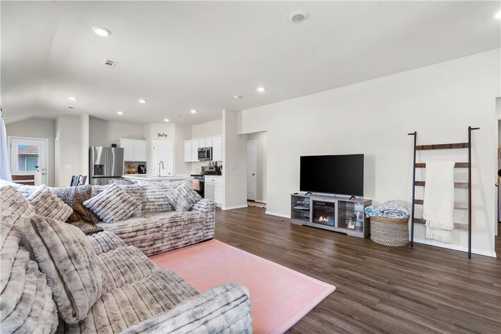 Property Photo:  3605 N Marian Street  AR 72761 