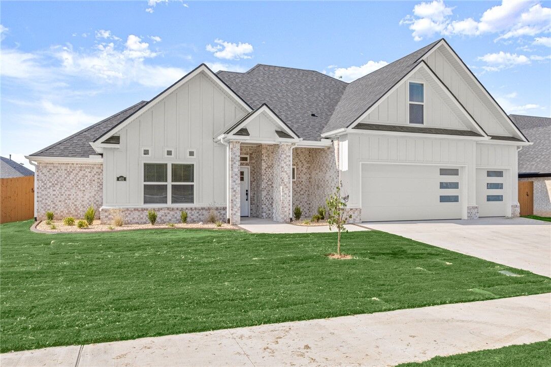 Property Photo: 401 Bronco Street AR 72719