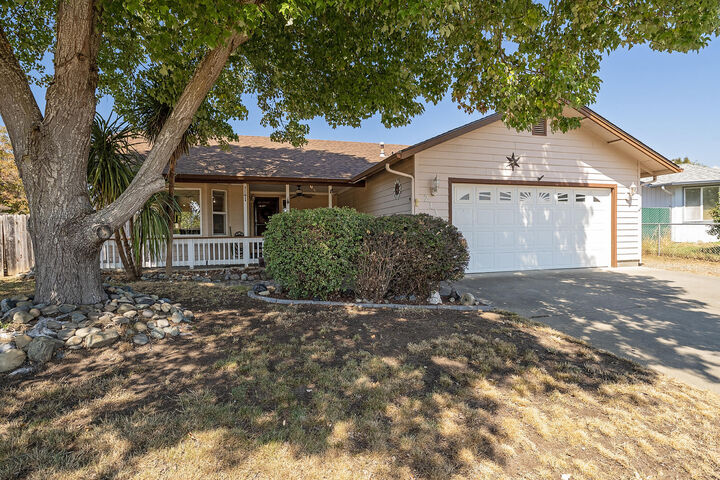 Property Photo: 2130 SW North Star Drive OR 97527