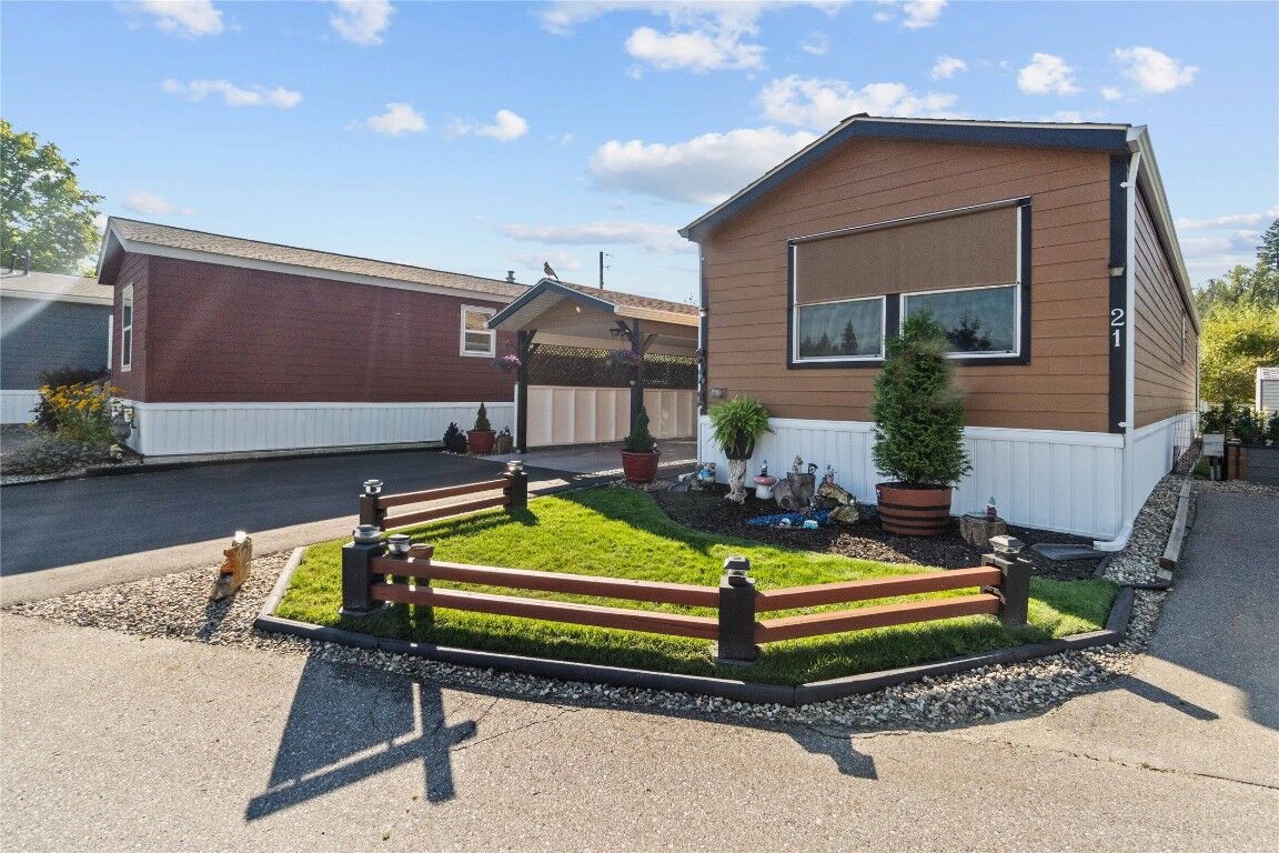 Property Photo: 4811 10A Avenue NE 21 BC V1E 1C5