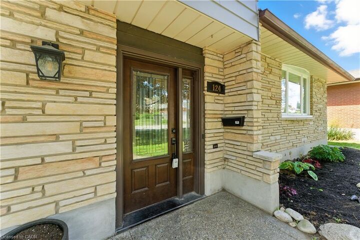Property Photo:  124 Southwood Drive  ON N1S 3S2 