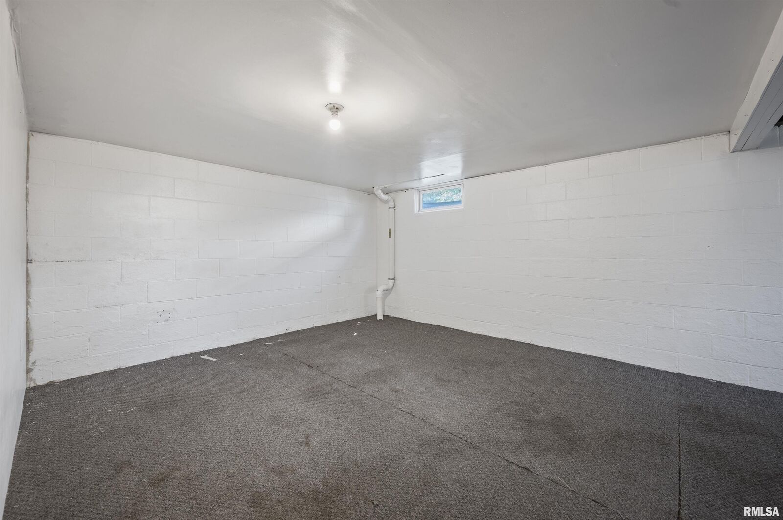 Property Photo: 6 Dirksen Court IL 61554