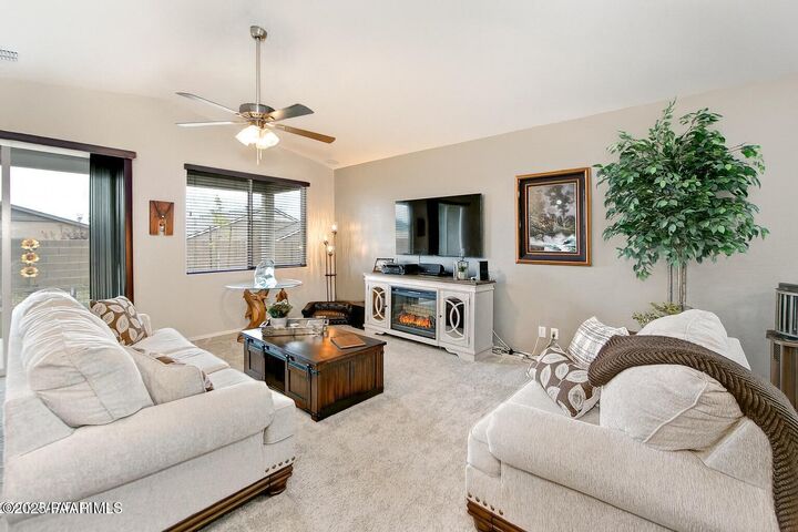 Property Photo: 1392 Warbler Way AZ 86305