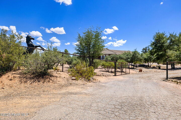 Property Photo:  2005 W Seven Oaks  AZ 86305 