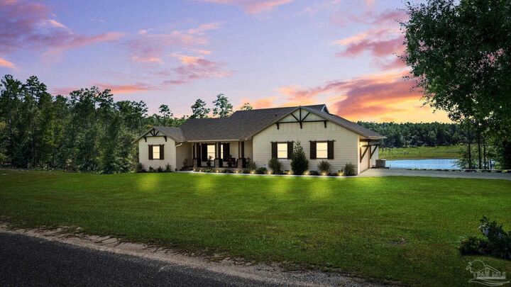 Property Photo: 5080 Pine Ridge Dr FL 32428