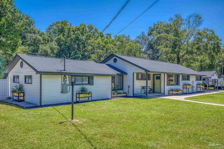 Property Photo: 7760 Stark Ave FL 32514