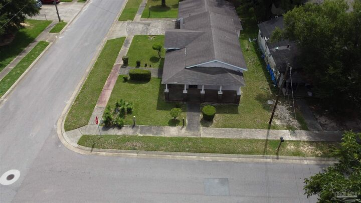 Property Photo: 1120 N L St FL 32501