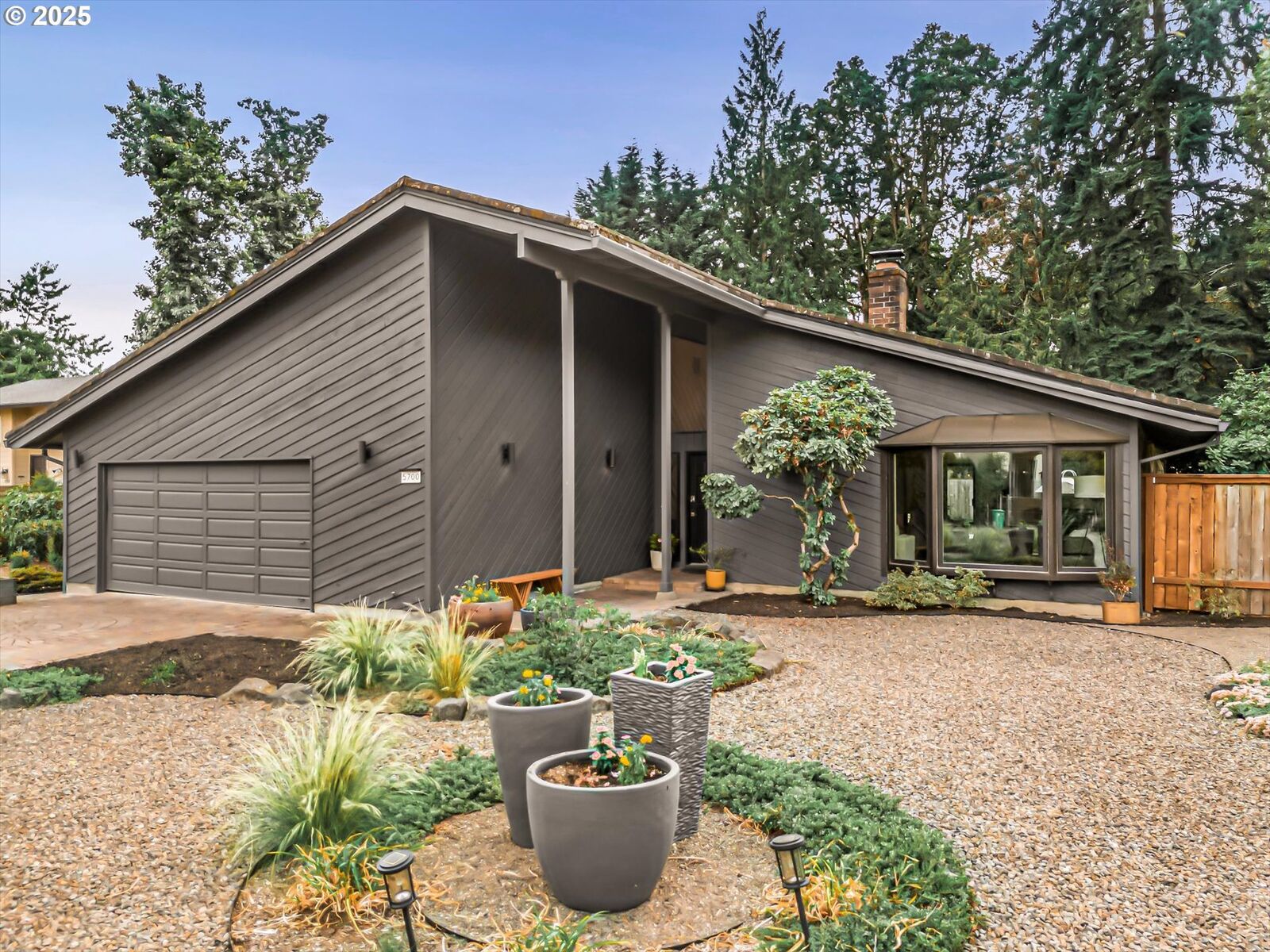 Property Photo:  5700 SE Byron Dr  OR 97267 