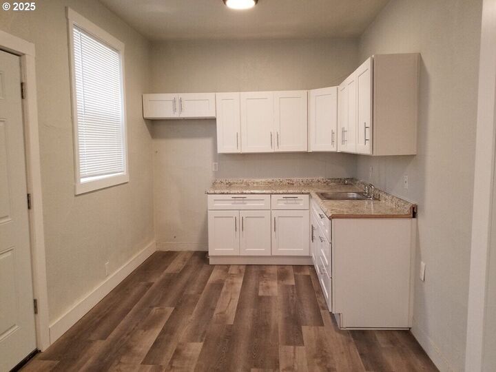 Property Photo: 204 SE 12th St WA 99324