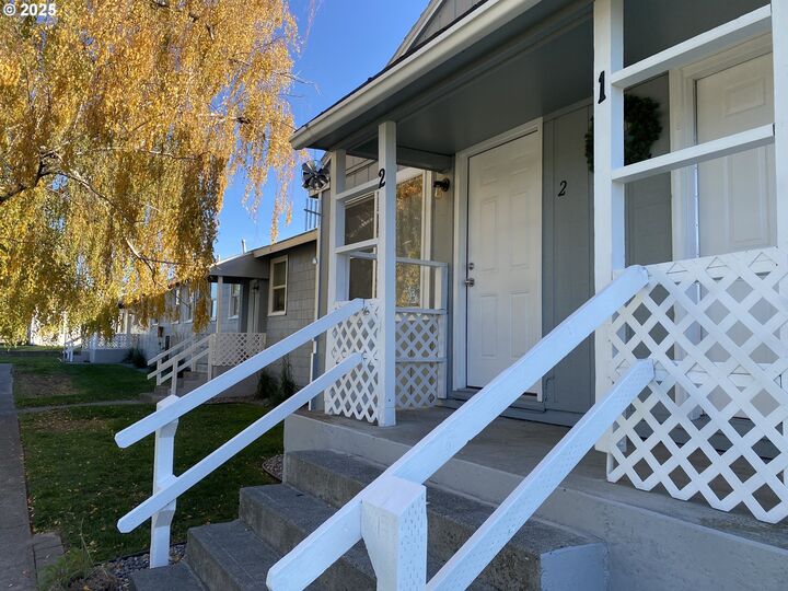 Property Photo:  204 SE 12th St  WA 99324 